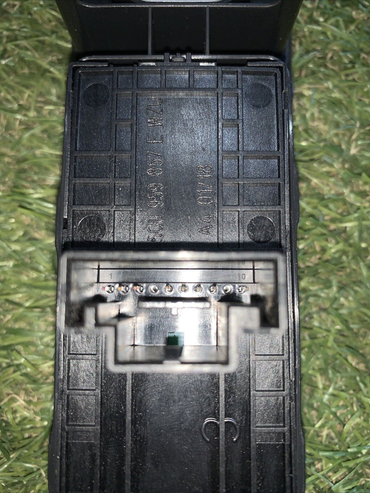 PULSANTIERA ANTERIORE SINISTRA PER VOLKSWAGEN T-Roc Serie 5G0959857E (17>)