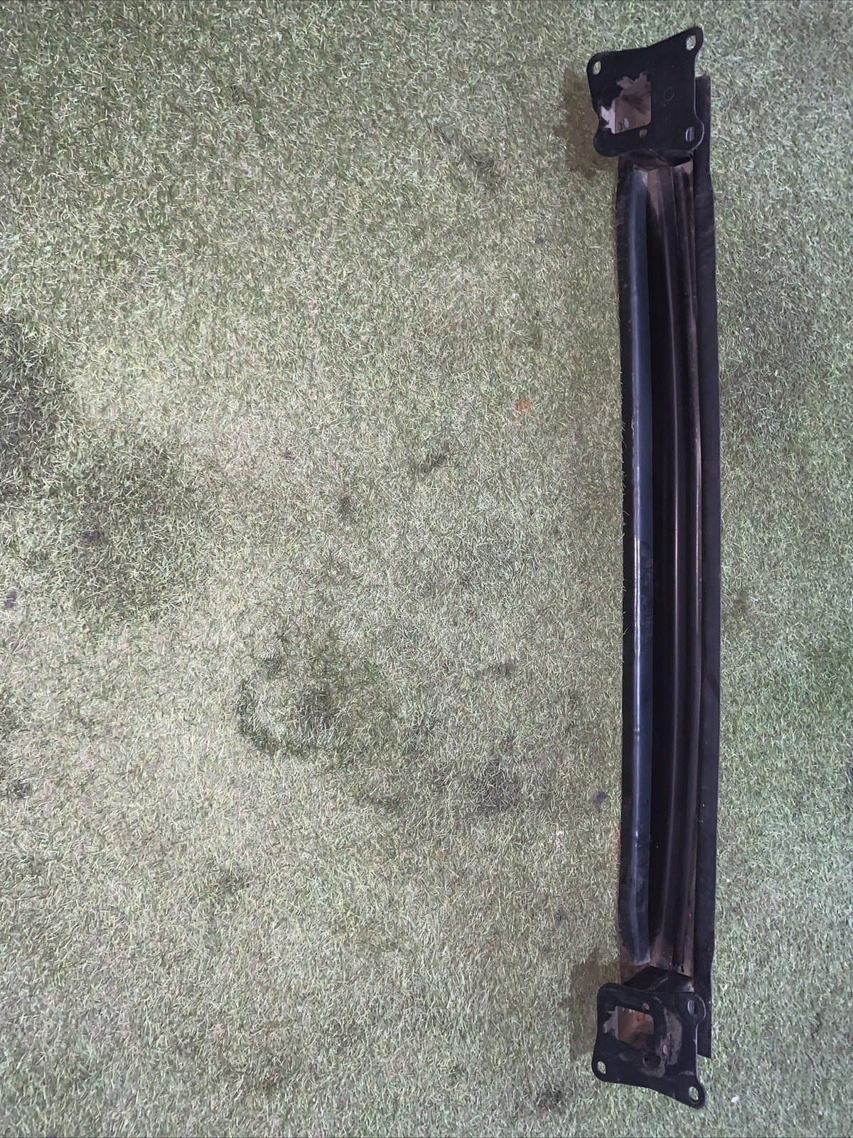 5K0807585A TRAVERSA PARAURTI POSTERIORE VOLKSWAGEN GOLF 6 2.0 3 PORTE