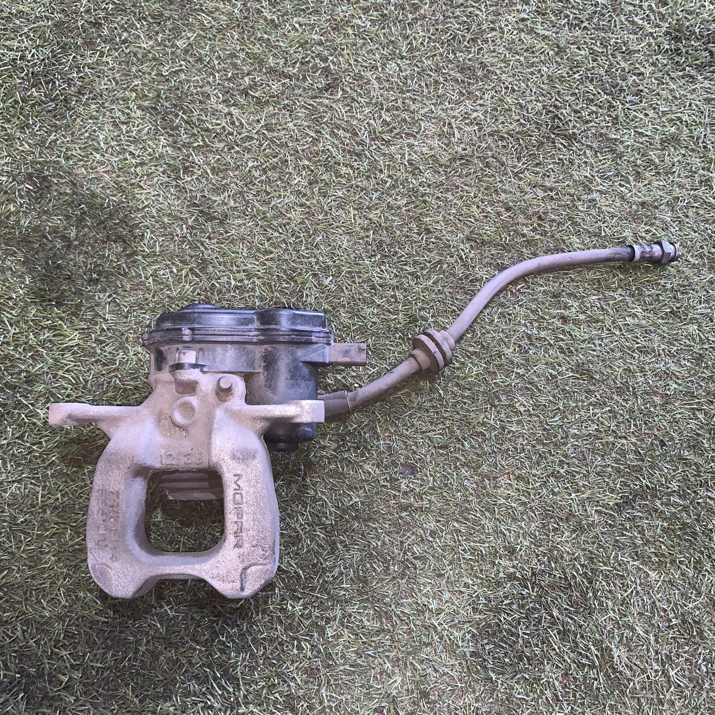 77367135 PINZA FRENO POSTERIORE SX FIAT 500X (334) 1.3 MULTIJET (2)