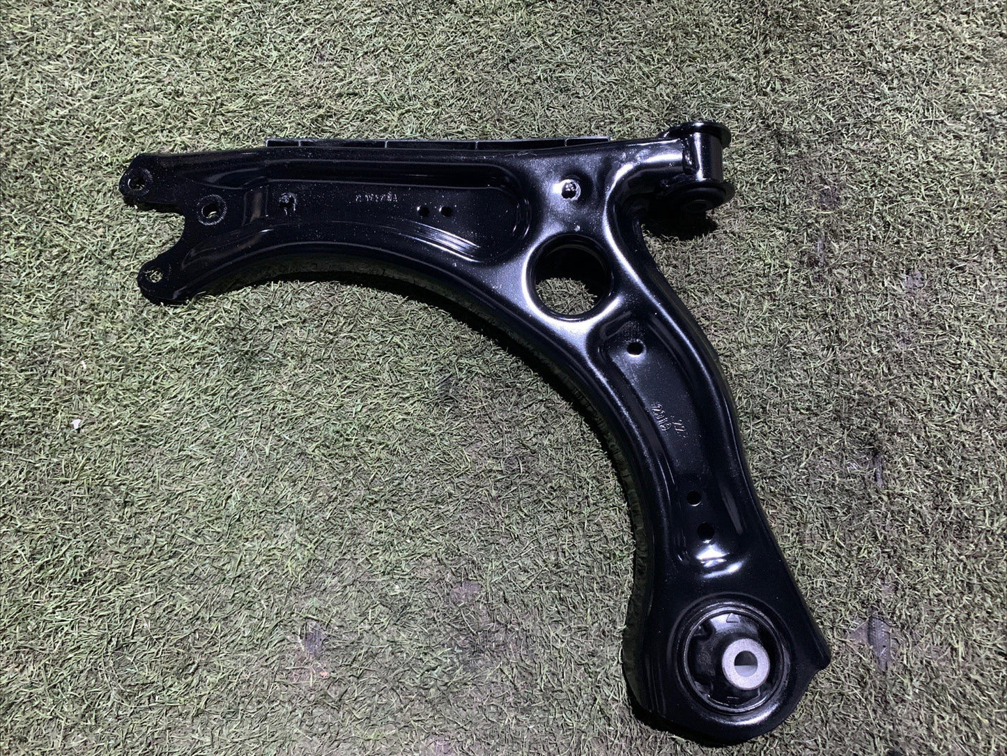 BRACCIO OSCILLANTE ANTERIORE SINISTRO SEAT ARONA 2024 1.0 BENZINA 2Q0407151D