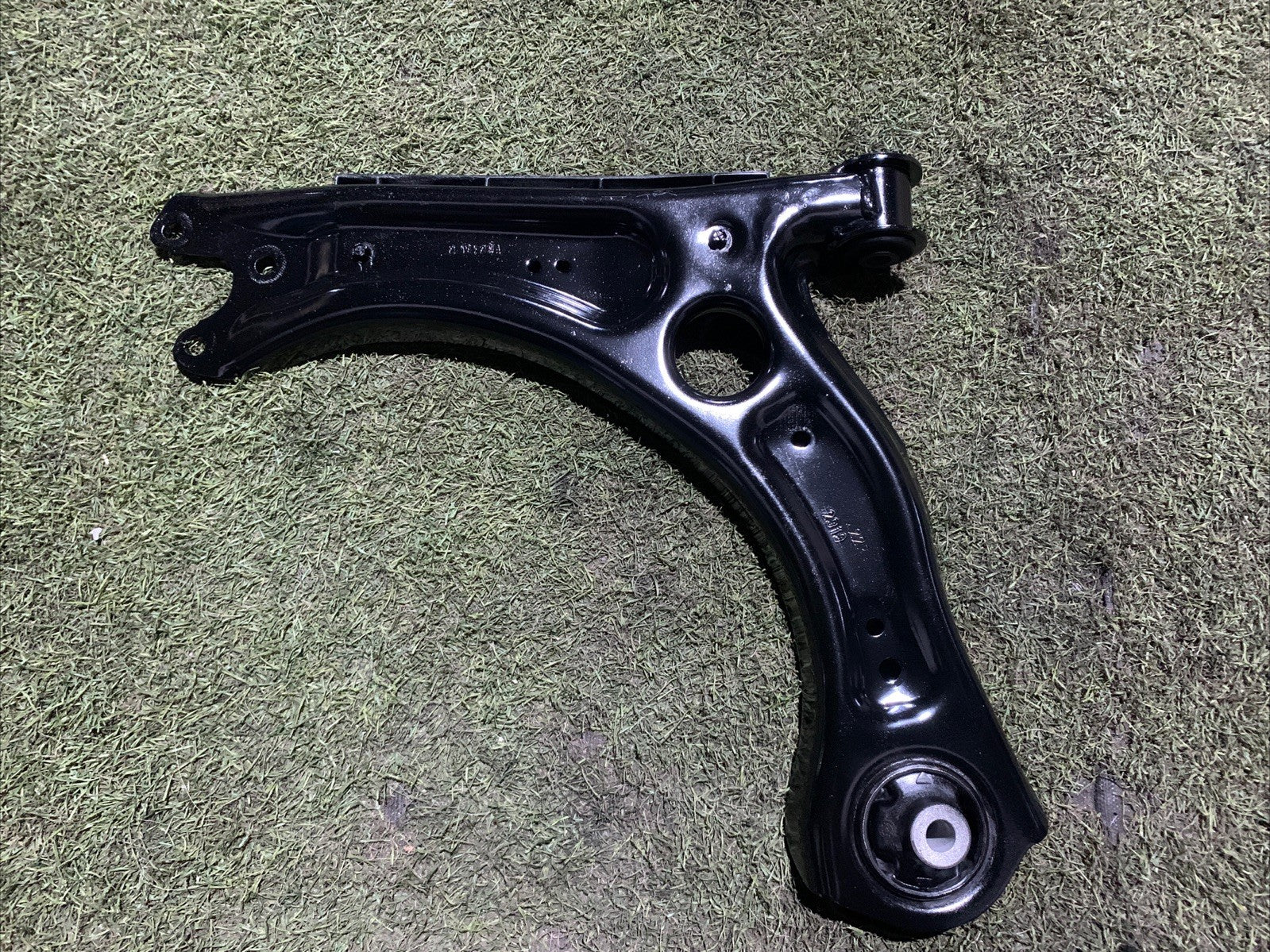 BRACCIO OSCILLANTE ANTERIORE SINISTRO SEAT ARONA 2024 1.0 BENZINA 2Q0407151D
