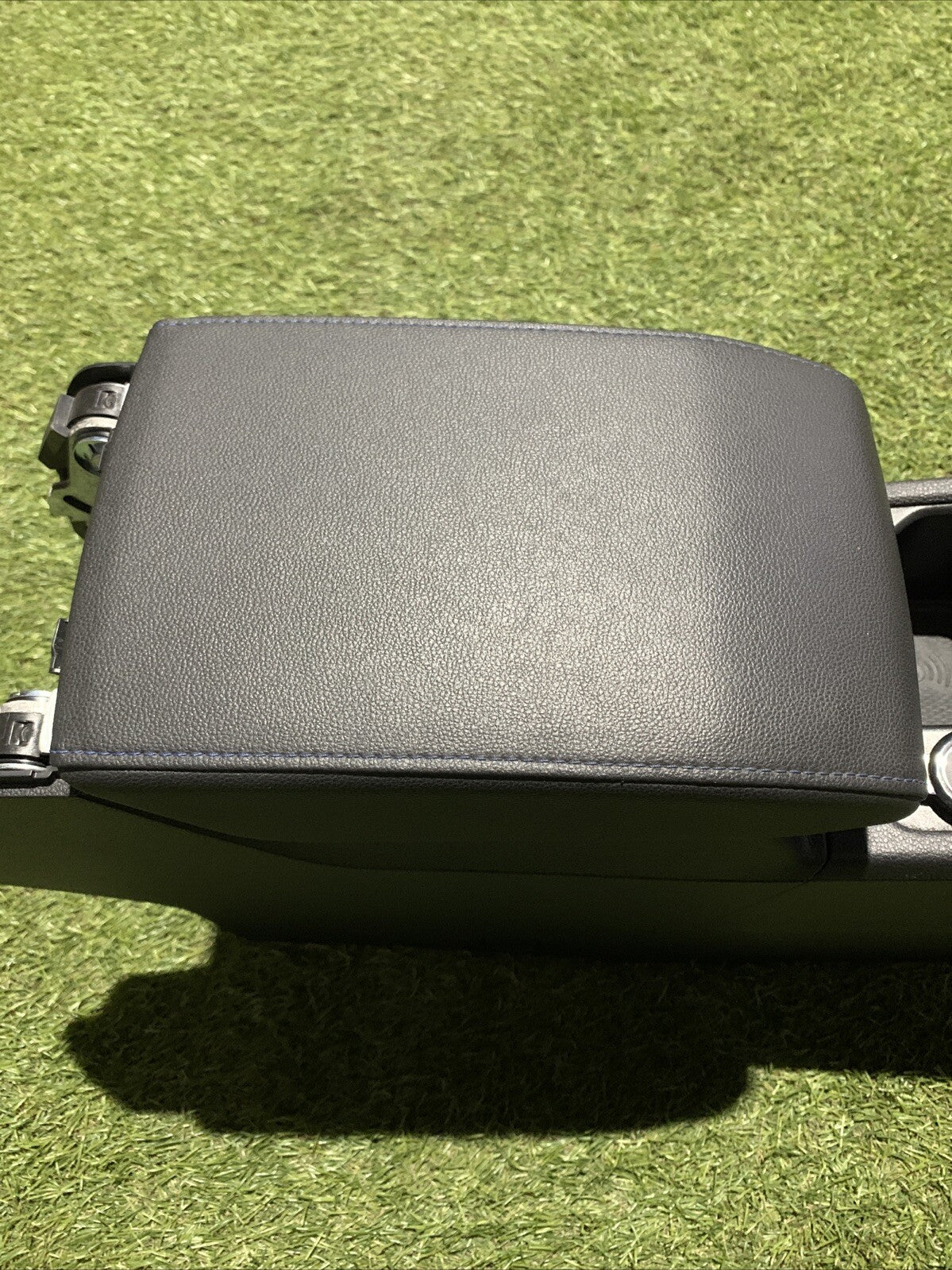 Tunnel Centrale Volkswagen Golf 8R 5H1863241A