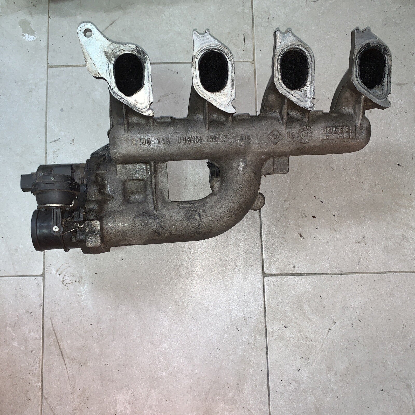 8200145096 collettore aspirazione per RENAULT MEGANE II 1.9 DCI 2003