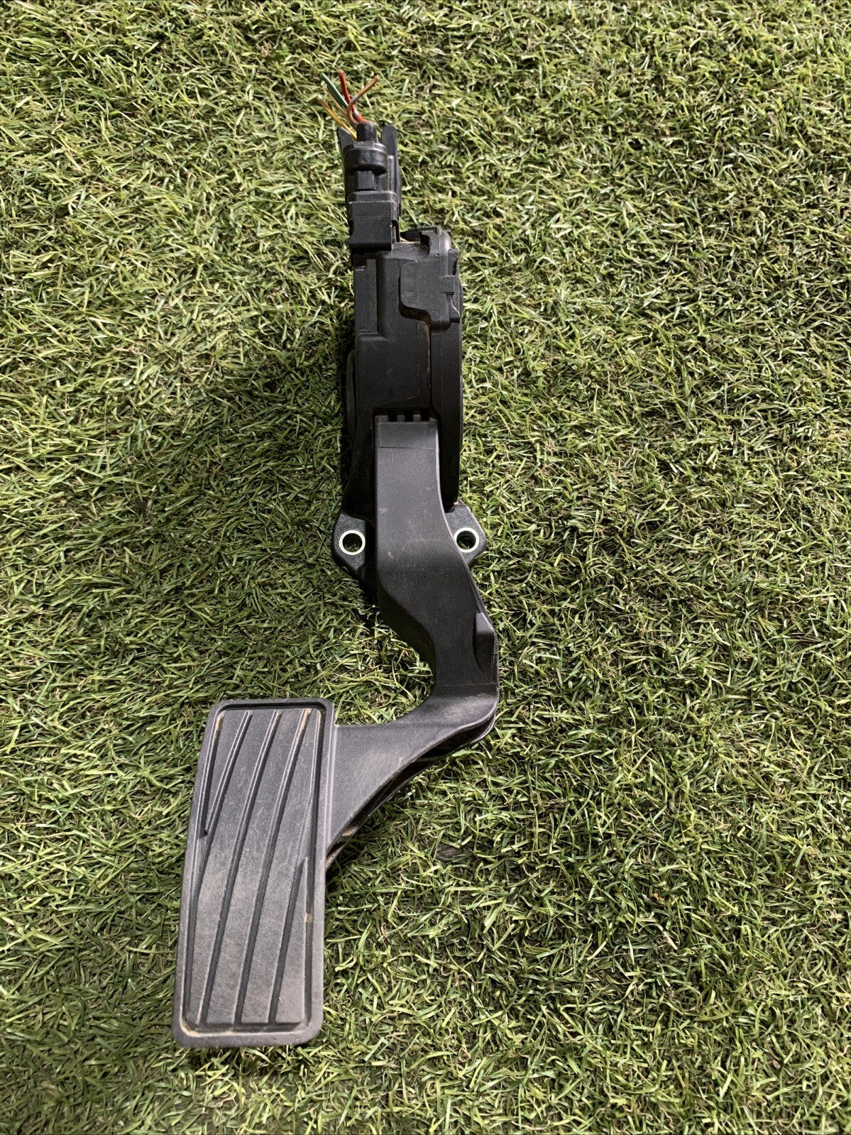 PEDALE ACCELERATORE FIAT Sedici 49400-79J90 (2)