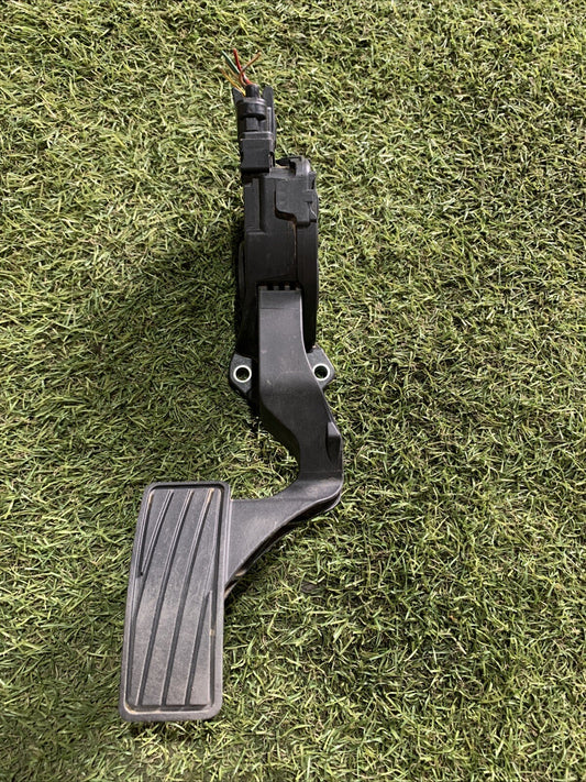 PEDALE ACCELERATORE FIAT Sedici 49400-79J90 (2)