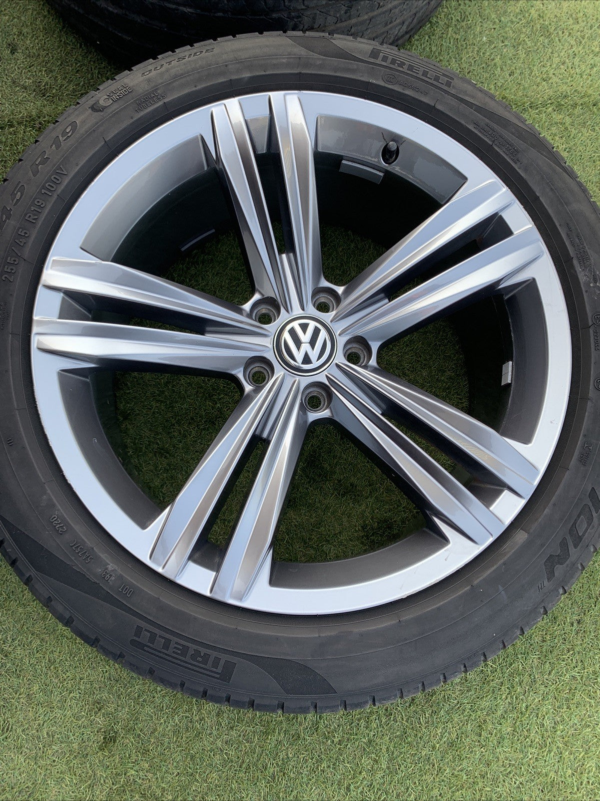 Cerchi In Lega Da 19 Con Gomme Volkswagen Tiguan Dal 2016 R Line 5NA601025E