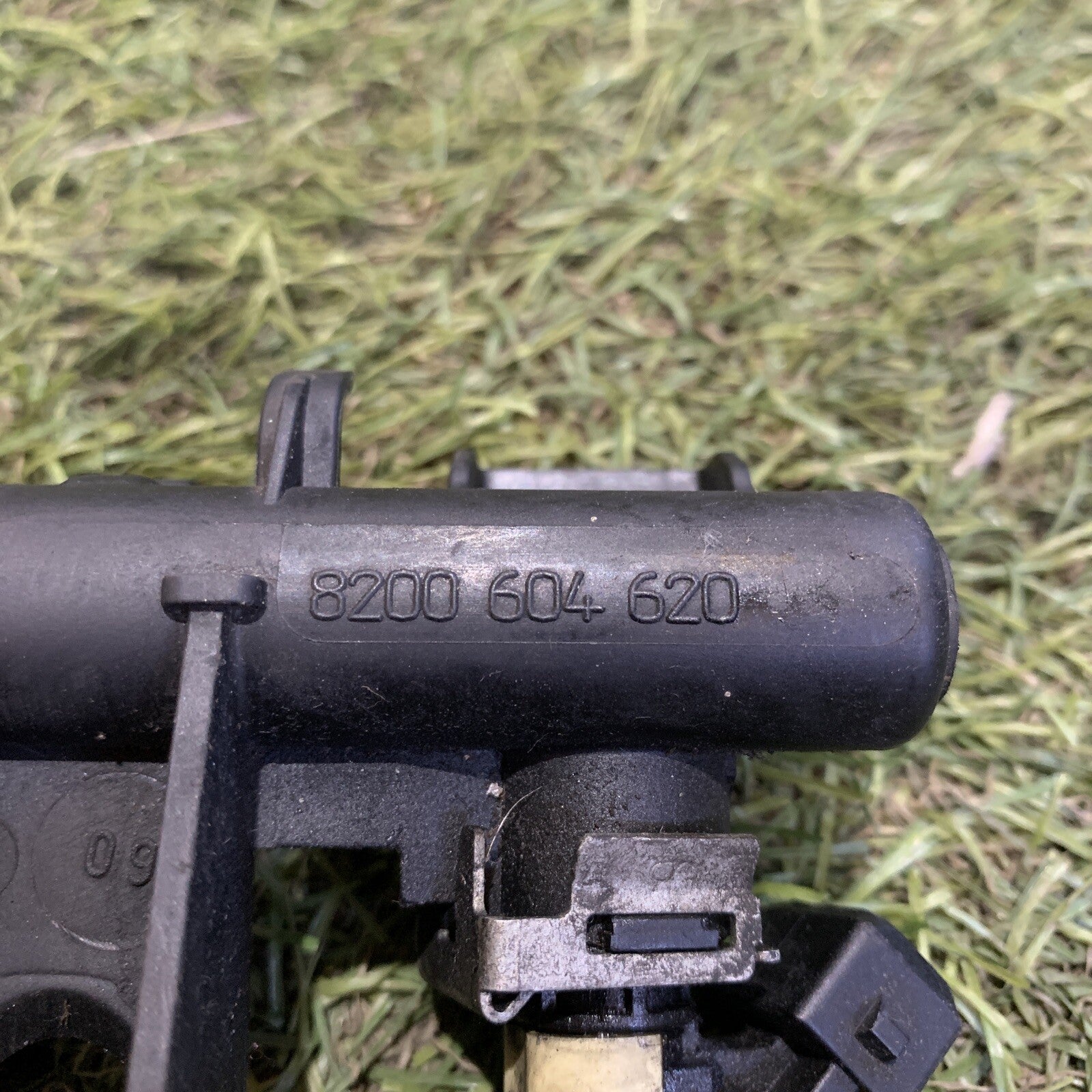 8200604620 TUBO INIEZIONE CON SERIE INIETTORI BENZINA RENAULT CLIO 1.2 3 SERIE