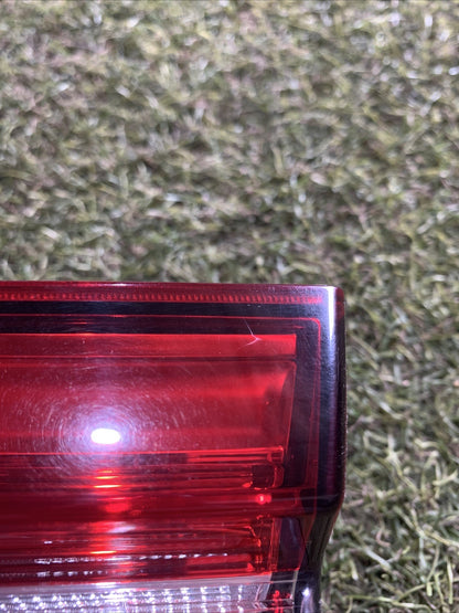 Stop Posteriore Destro Integrato nel Portello MASERATI Levante Serie (16)