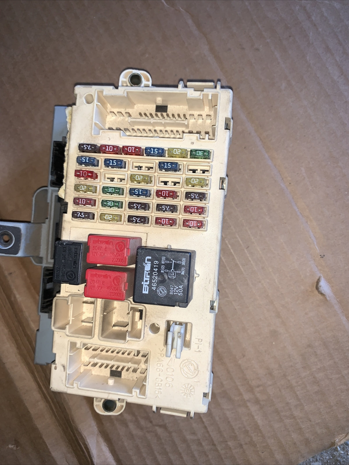  46758961 46798451 CENTRALINA BODY SCATOLA PORTA FUSIBILI FIAT PUNTO 2 II 188