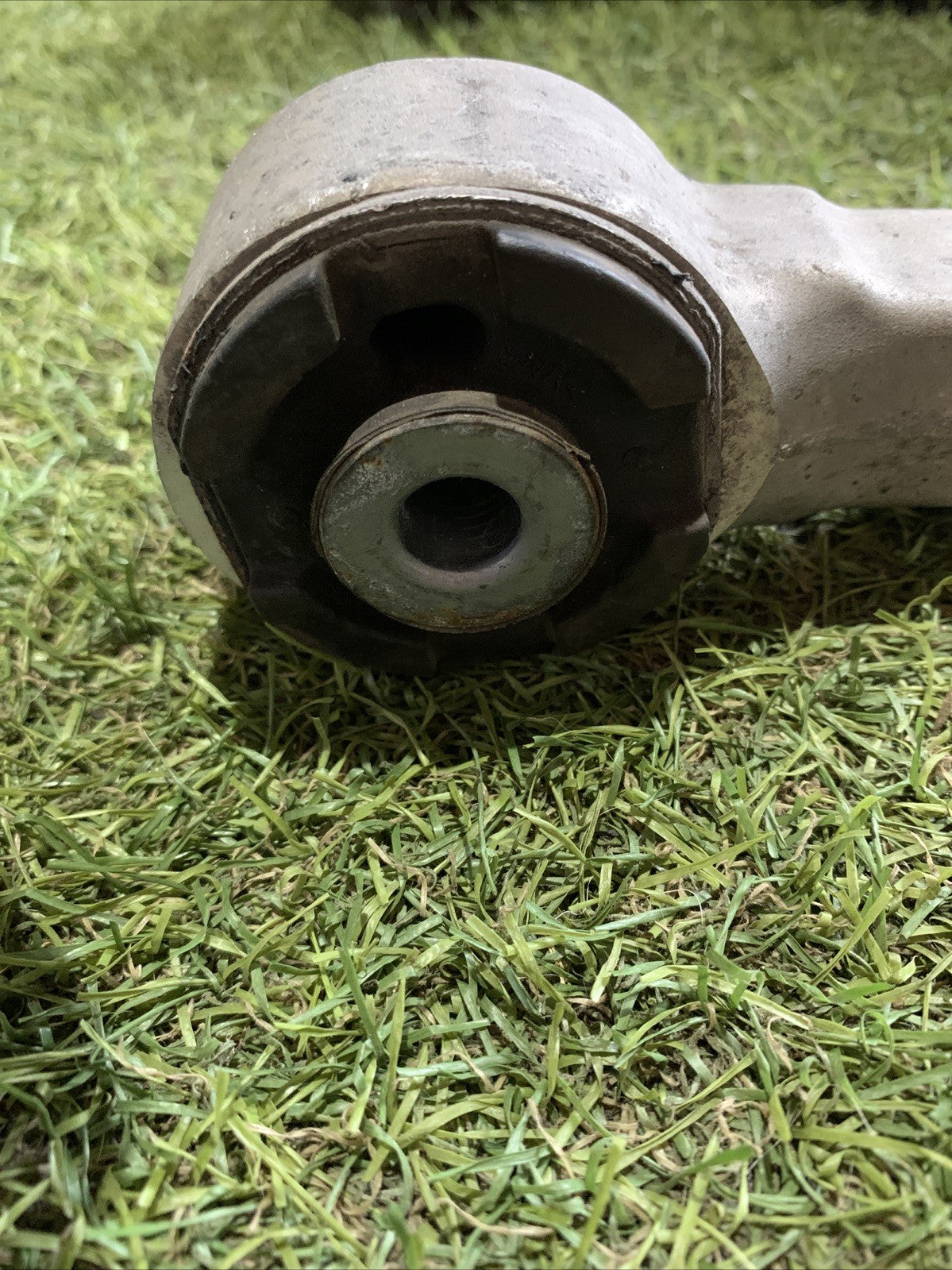 Braccio Oscillante Superiore Anteriore Sinistro Maserati Levante 06700319950