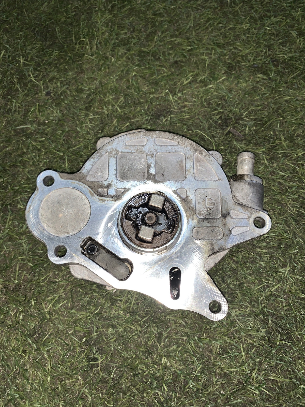 POMPA VUOTO AUDI A4-A5 8K2 8K5 - 2.0 TDI (2007 IN POI) 03L145100F DEPRESSORE