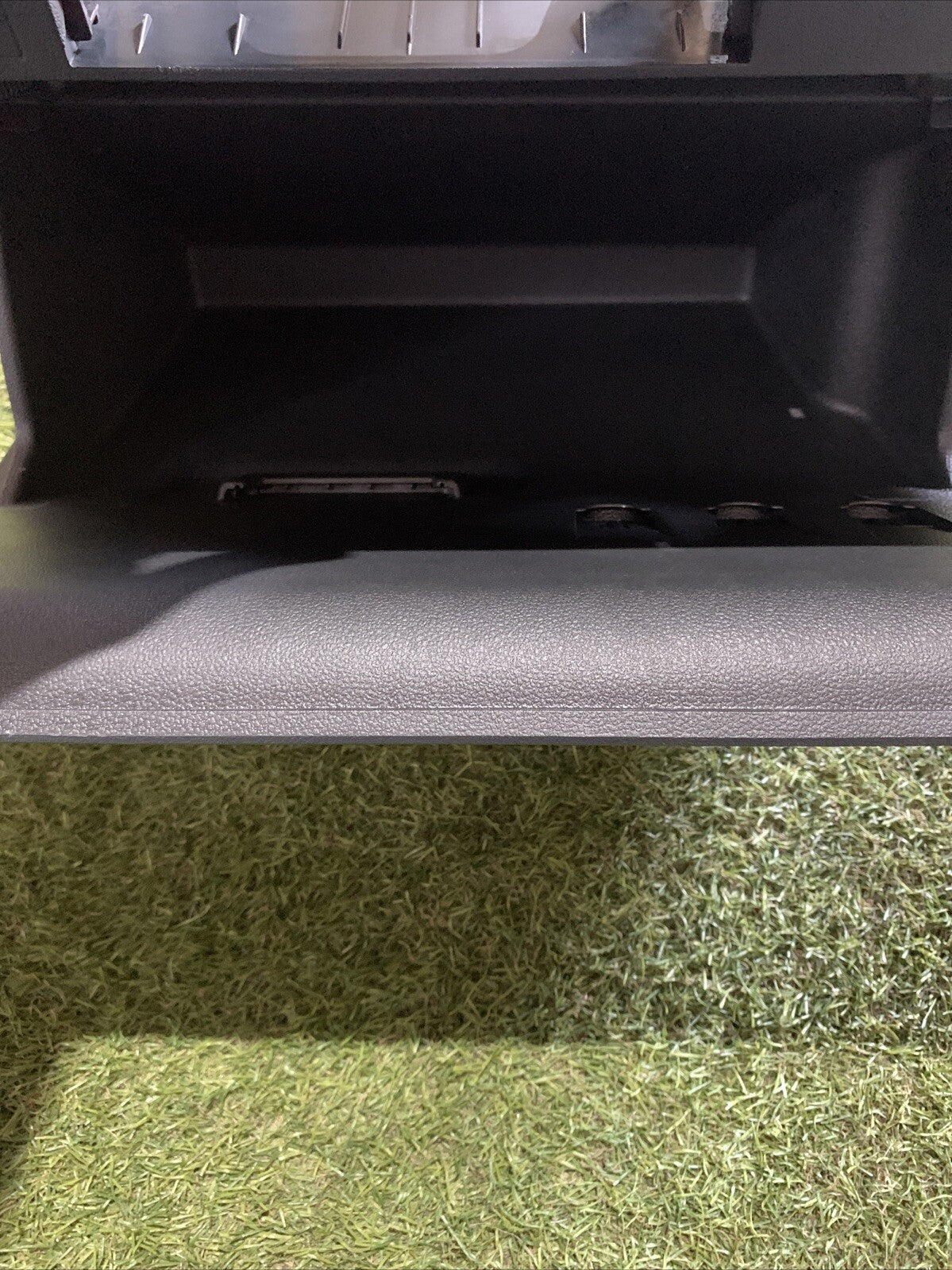 CASSETTO PORTA OGGETTI PER VOLKSWAGEN Tiguan Serie 5NB857097E (16 ) Guarda Foto