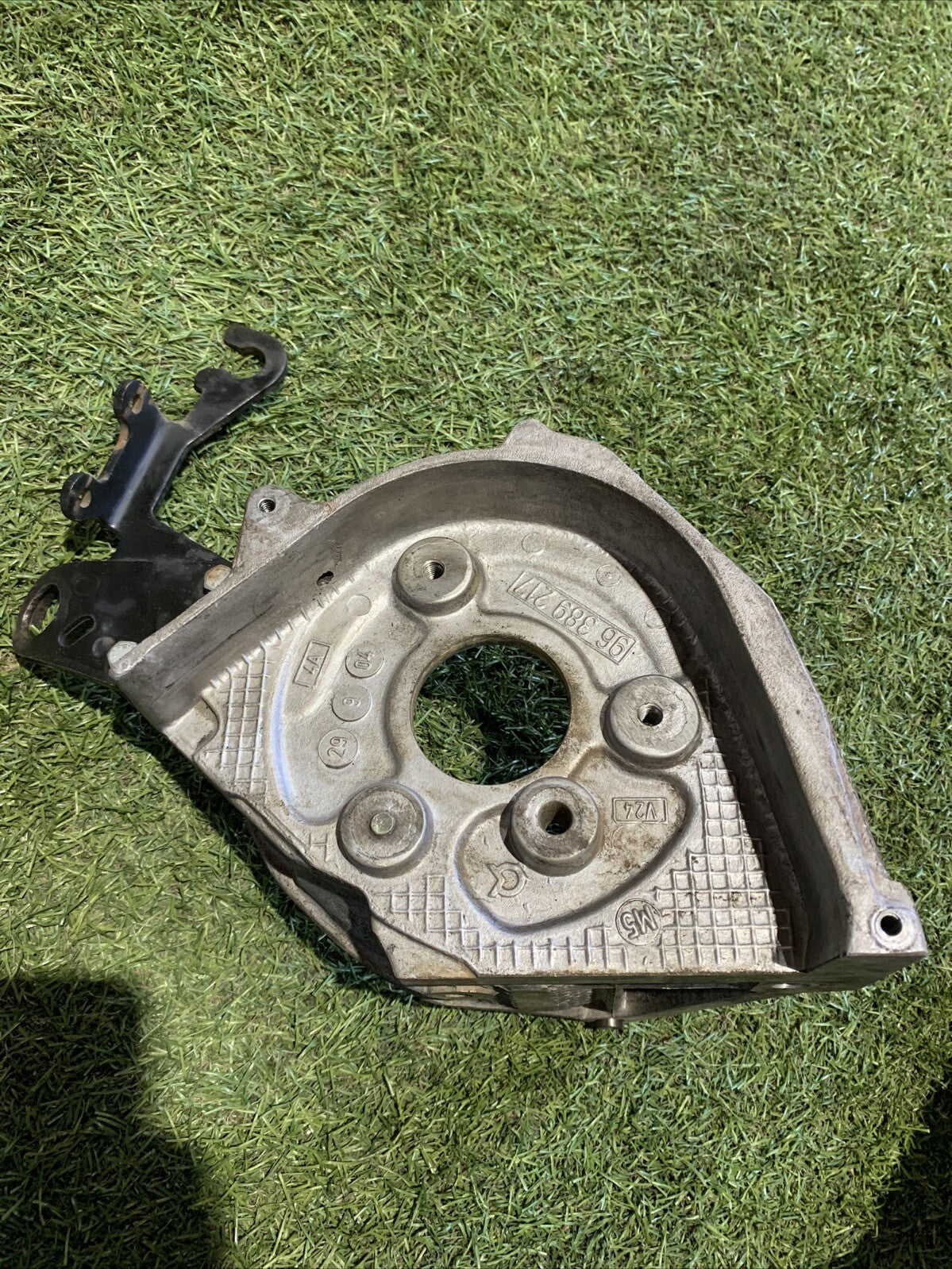 96389217 SUPPORTO POMPA INIEZIONE LANCIA PHEDRA (2004) 2.2 DIESEL 10DZ464HW