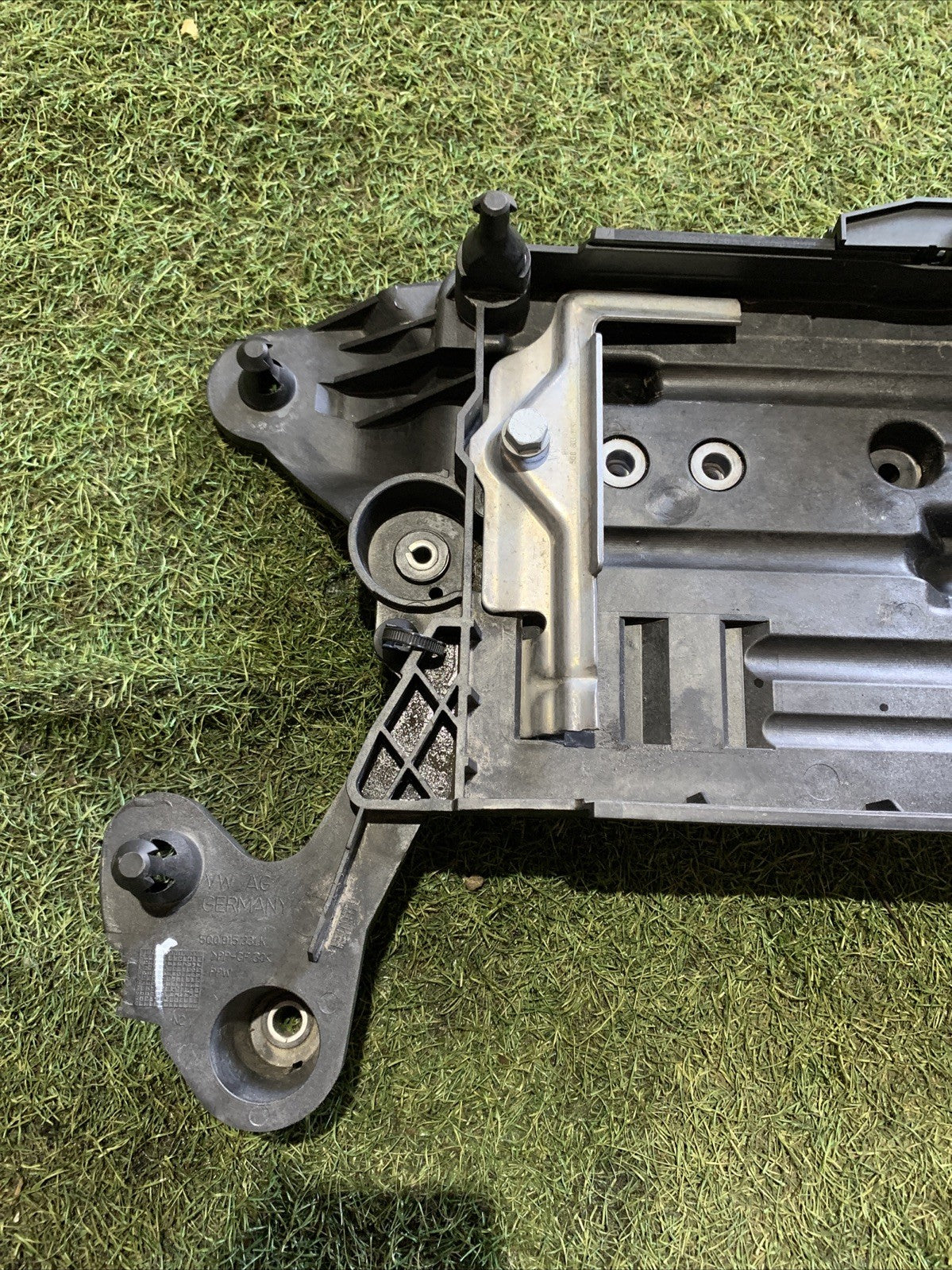 Alloggio Batteria Volkswagen T-roc 2023 5Q0915331K