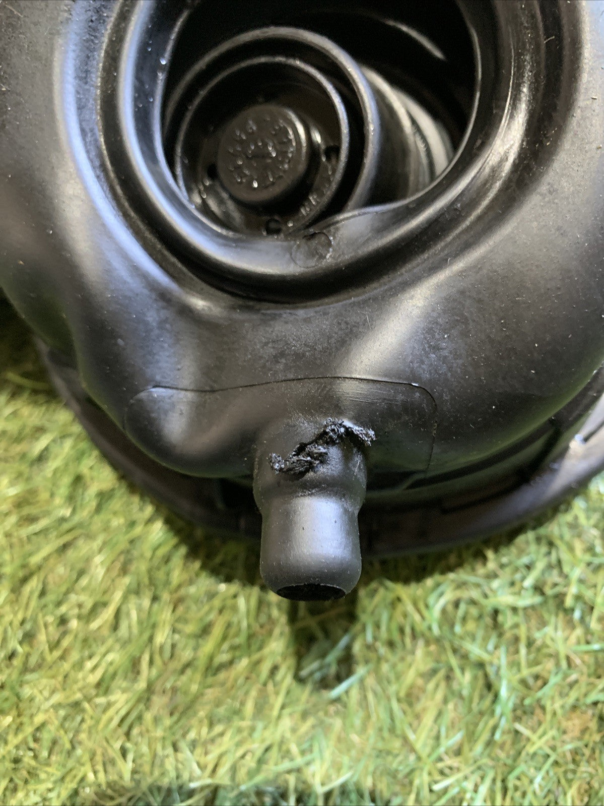 SPORTELLINO CARBURANTE PER VOLKSWAGEN Golf 6 Berlina 5K6809857C (08>12)