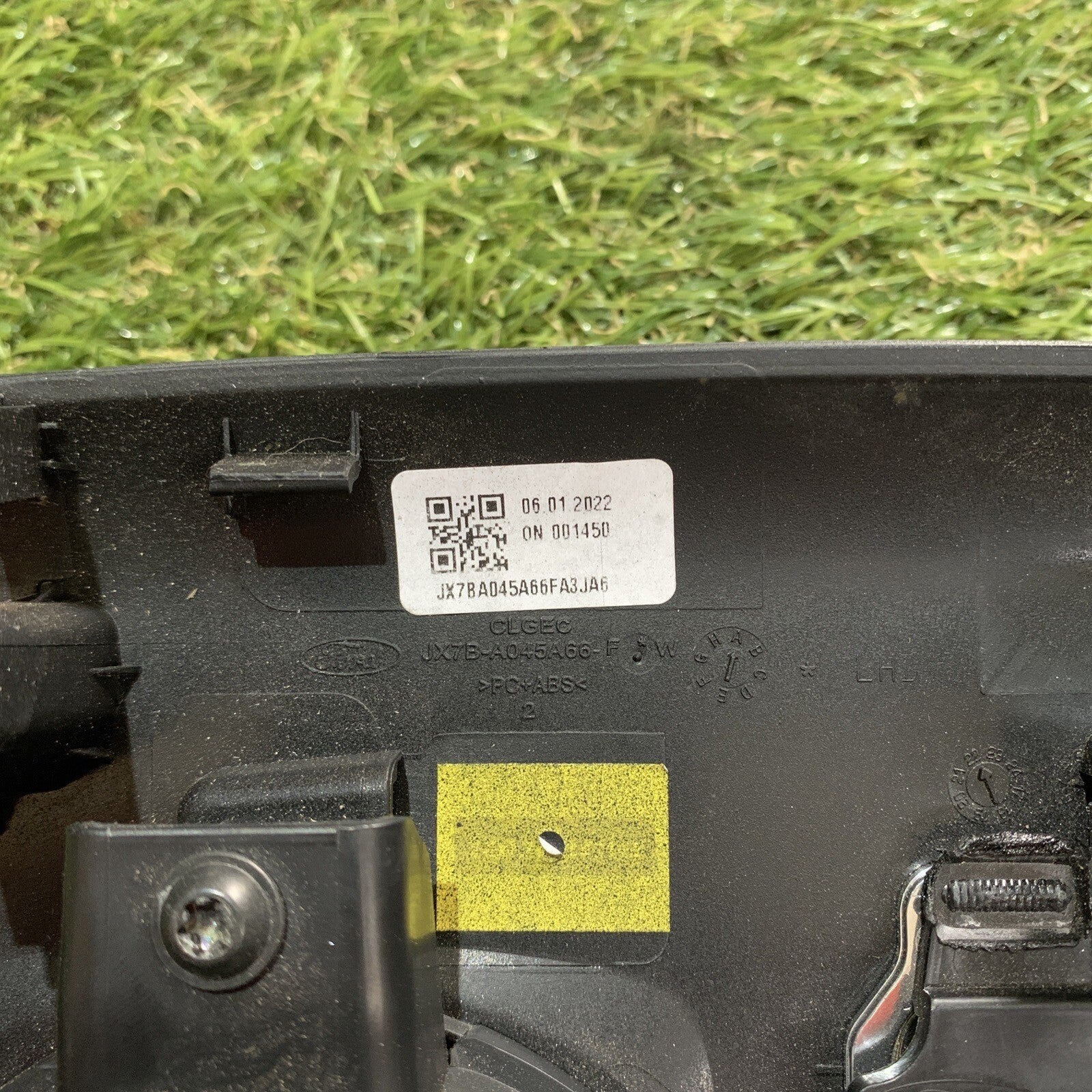 JX7B-A045A66-F RIVESTIMENTO TUNNEL CENTRALE CON PORTA BICCHIERI FORD KUGA 2022