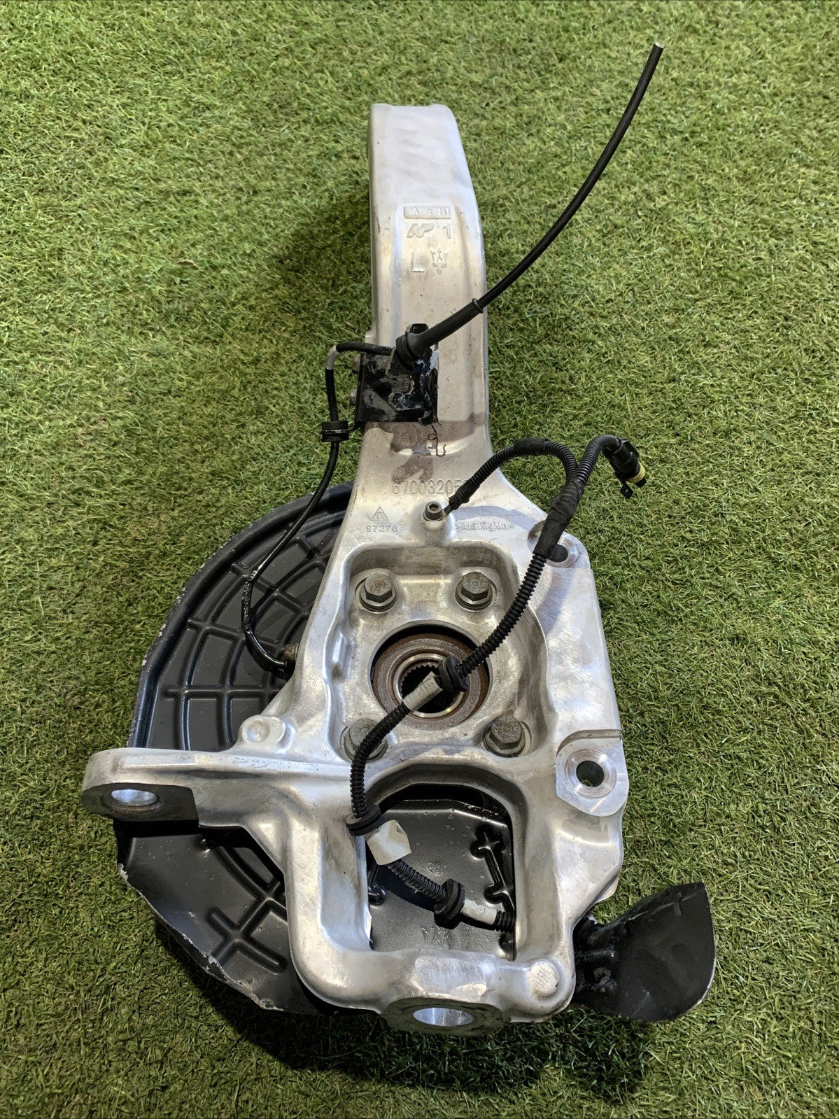 Mozzo Montante Fusello Anteriore Sinistro Maserati Levante 670032053