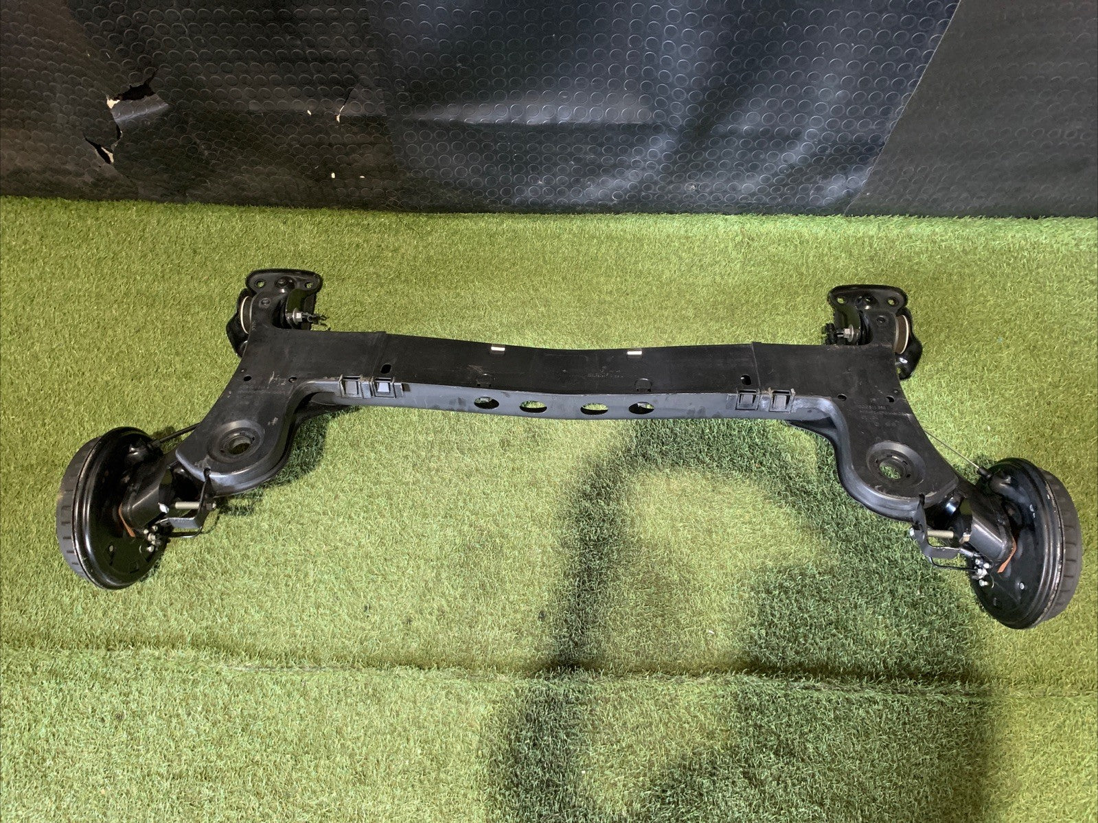 PONTE ASSALE POSTERIORE A TAMBURI AUDI A1 2021 2Q0501053BP (2)