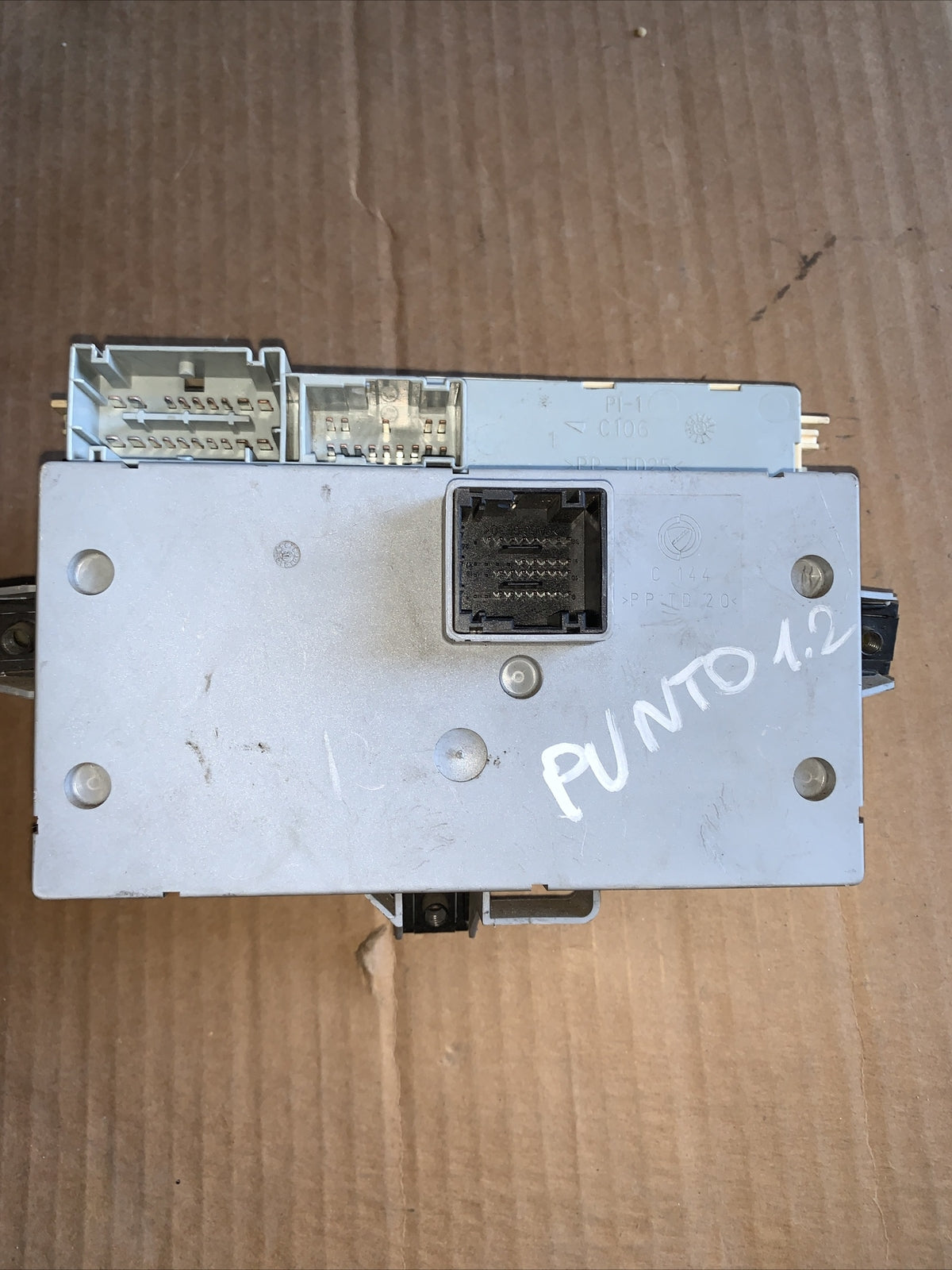 46758961 CENTRALINA SCATOLA PORTAFUSIBILI FIAT PUNTO 188 1.2 B 2003