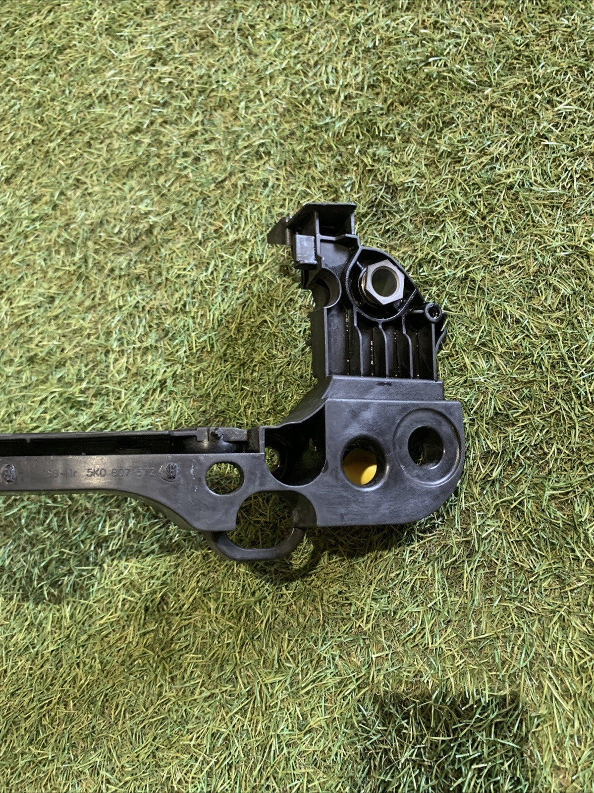 STAFFA SUPPORTO FARO ANTERIORE DX PER VOLKSWAGEN Golf 6 Berlina 5K0807890 (08 12