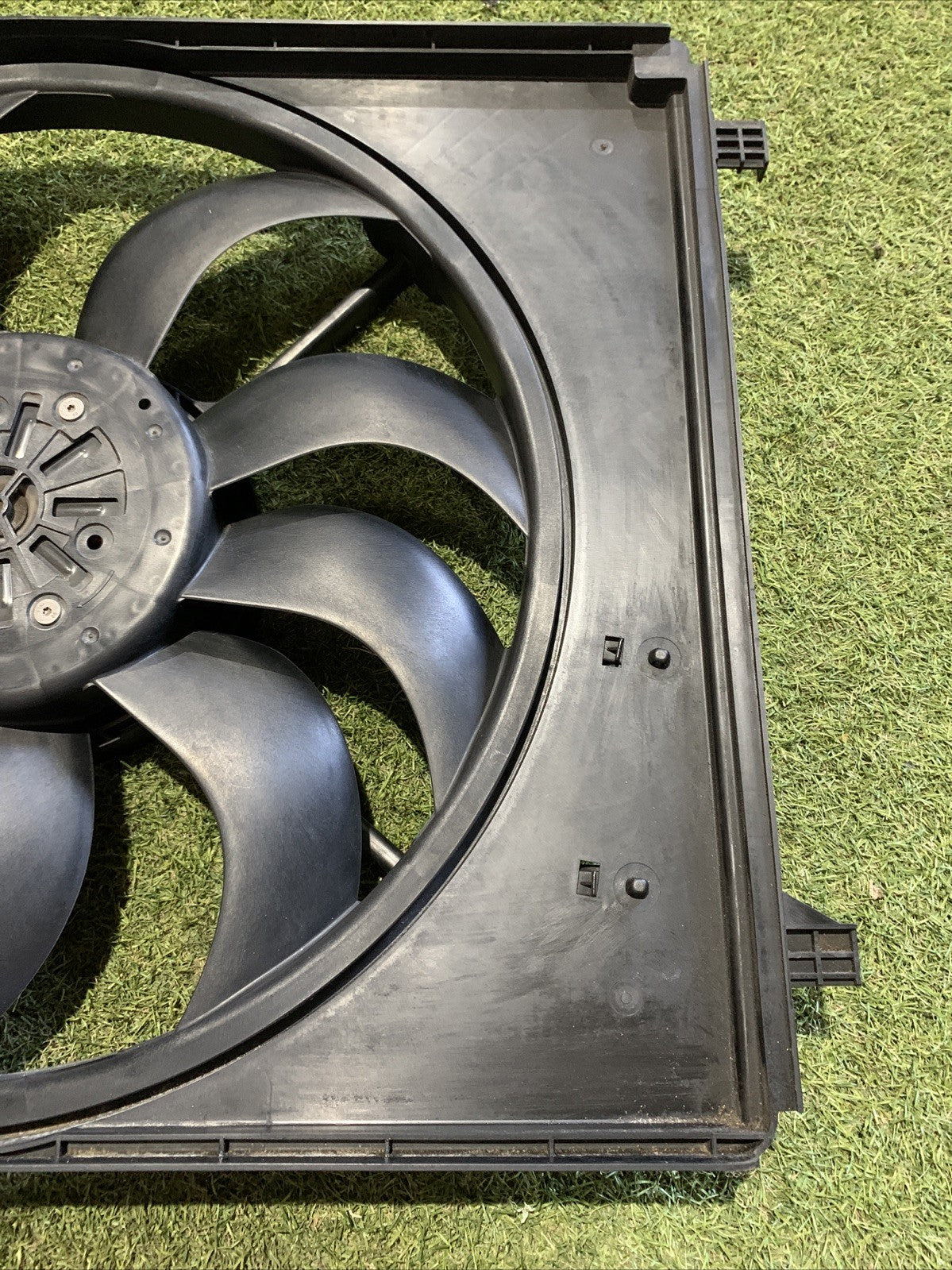 Elettroventola Maserati Levante 16486546