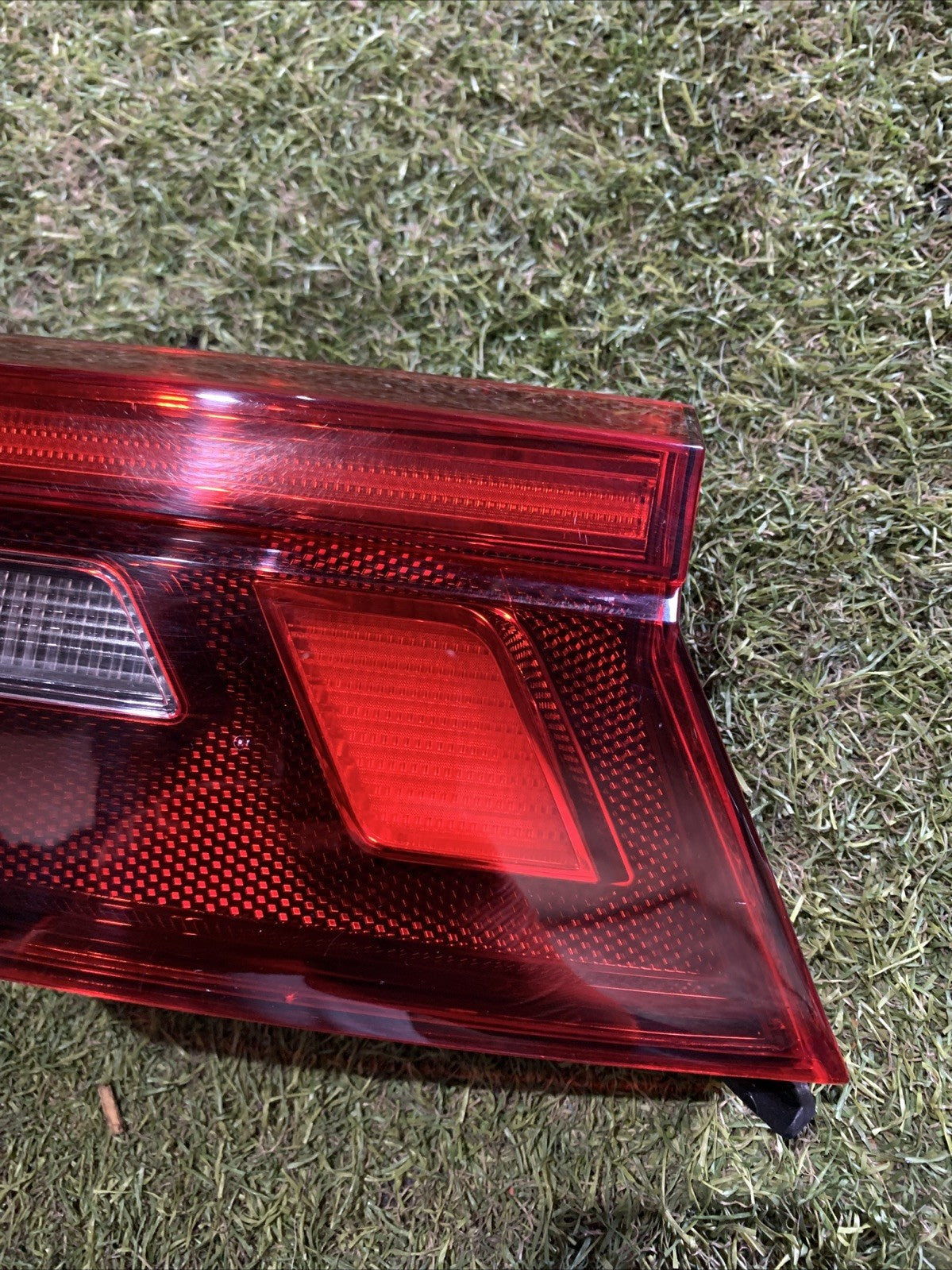 STOP FANALE INTERNO POSTERIORE DESTRO VOLKSWAGEN TIGUAN 2023 5NA945094F (2)