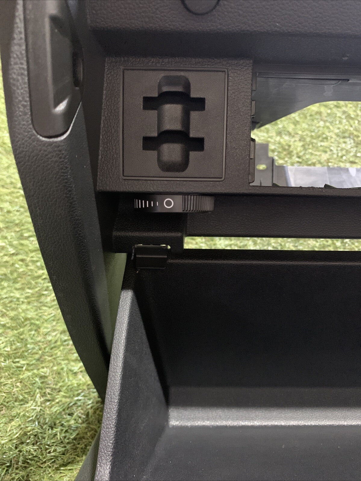 CASSETTO PORTA OGGETTI PER VOLKSWAGEN Tiguan Serie 5NB857097E (16 ) Guarda Foto