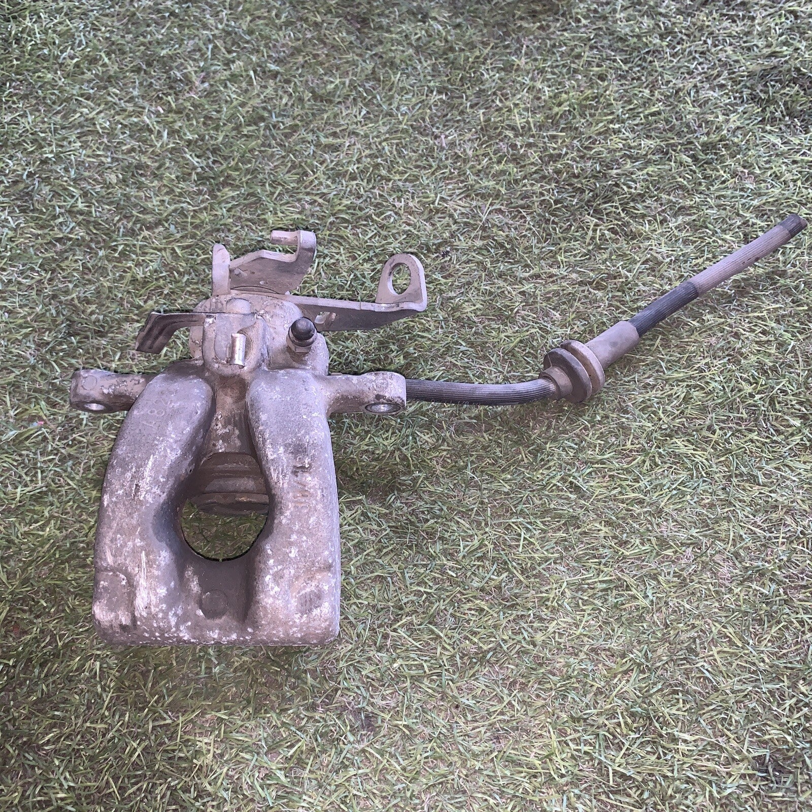 PINZA FRENI POSTERIORE DESTRA DX Alfa Romeo Giulietta 40522 (2)