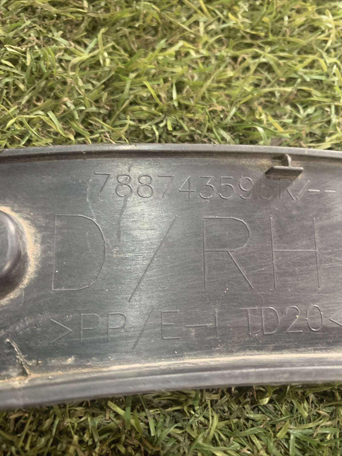 788743595R CORNICE MODANATURA PARAFANGO POSTERIORE DESTRO RENAULT KADJAR