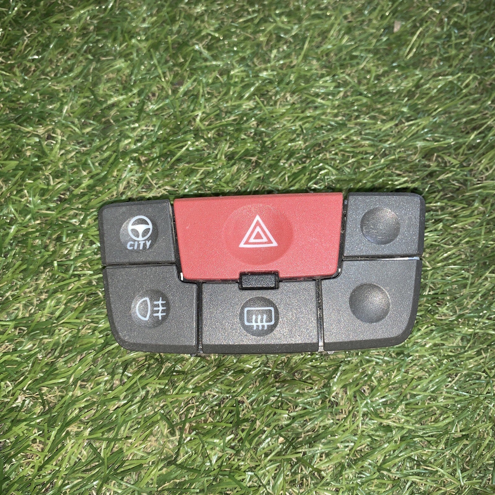 735357113 PULSANTIERA INTERRUTTORE QUATTROFRECCE FENDINEBBIA LUNOTTO FIAT PANDA