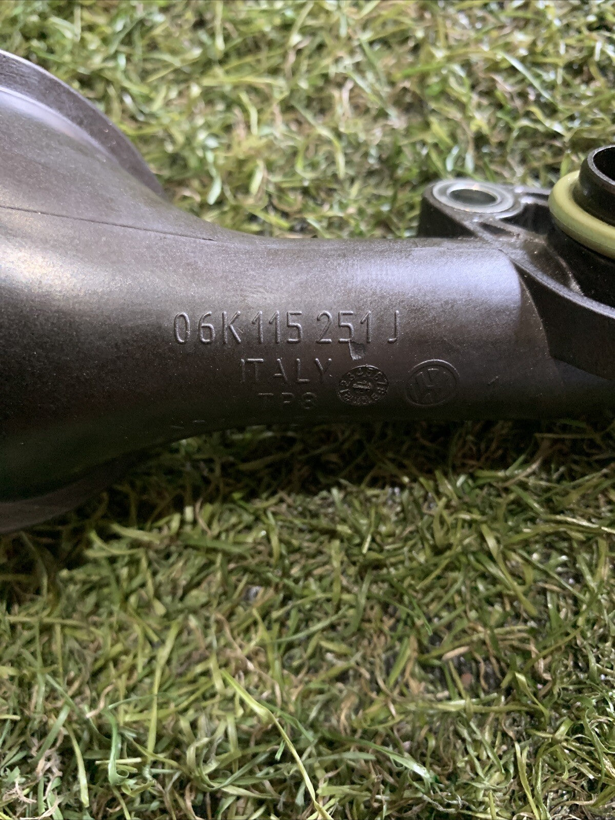 Tubo aspirazione per pompa olio Volkswagen Golf 7 2.0 Benzina 245CV 06K115251J