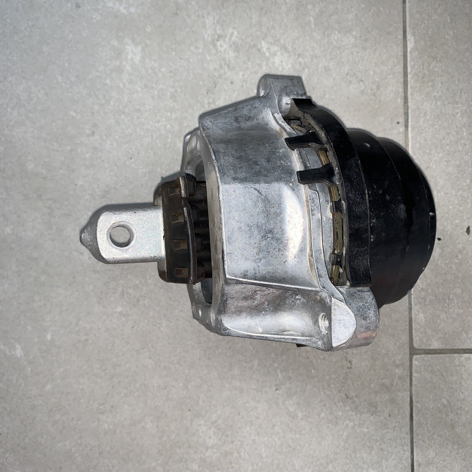 Supporto Motore Lato Sinistro BMW G30 G31 G32 G11 G12 Xdrive 8483785-01