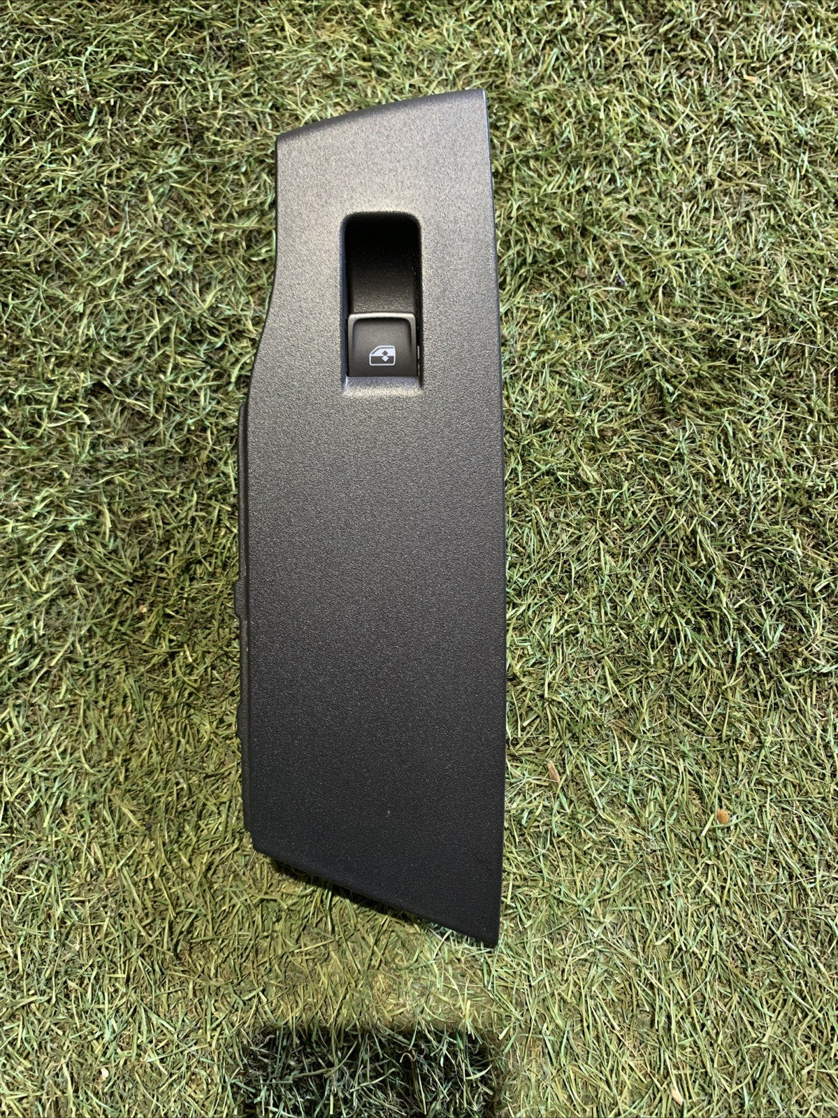 Pulsantiera Alzavetro Anteriore Destra Volkswagen Polo 2023 5G0959855K