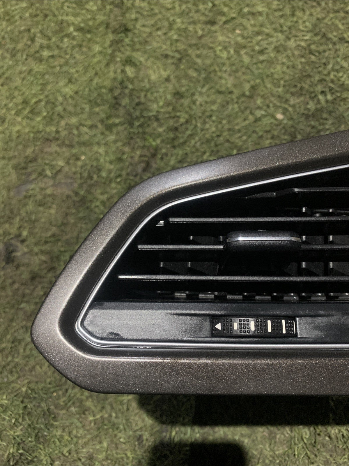 BOCCHETTA ARIA LATERALE SINISTRA VOLKSWAGEN T-ROC ANNO 2021 (2GA819703)