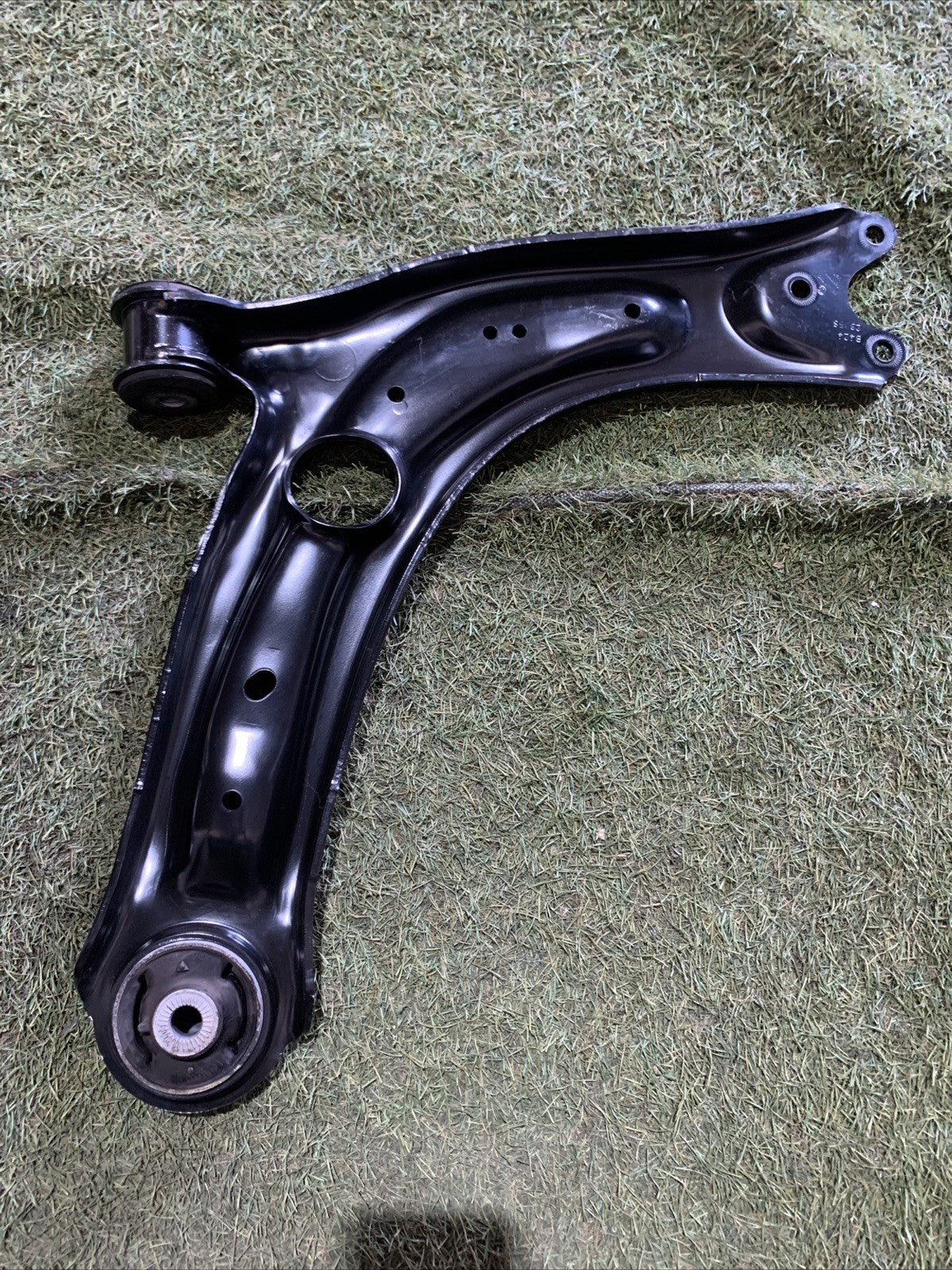 BRACCIO OSCILLANTE ANTERIORE SINISTRO VOLKSWAGEN TIGUAN 2023 1.5 BENZ 3Q0407151P