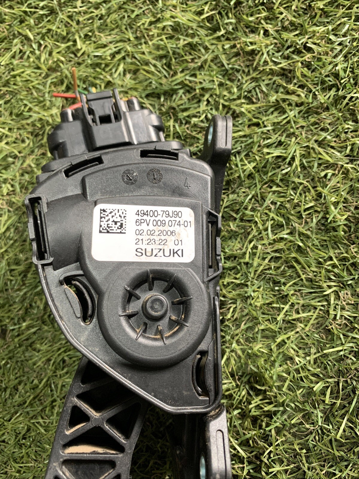 PEDALE ACCELERATORE FIAT Sedici 49400-79J90 (2)