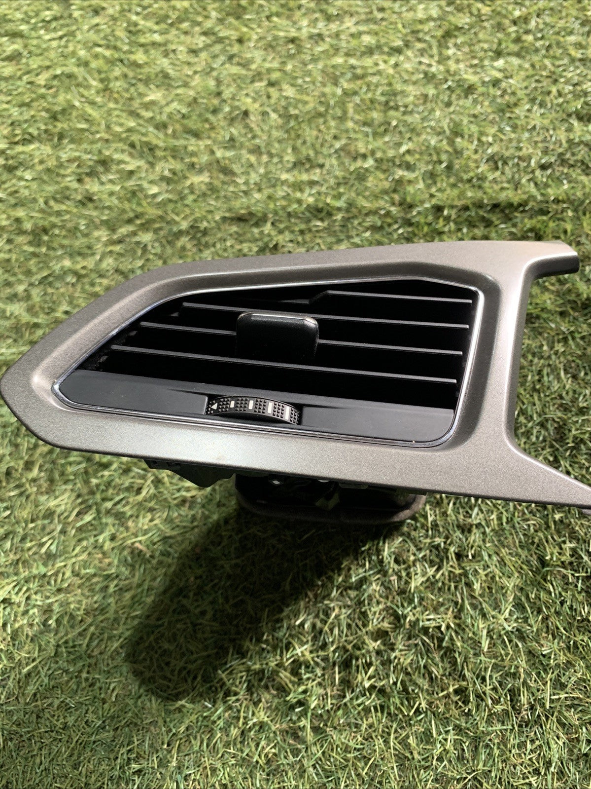 BOCCHETTA ARIA LATERALE SINISTRA VOLKSWAGEN T-ROC ANNO 2021 (2GA819703) (2)