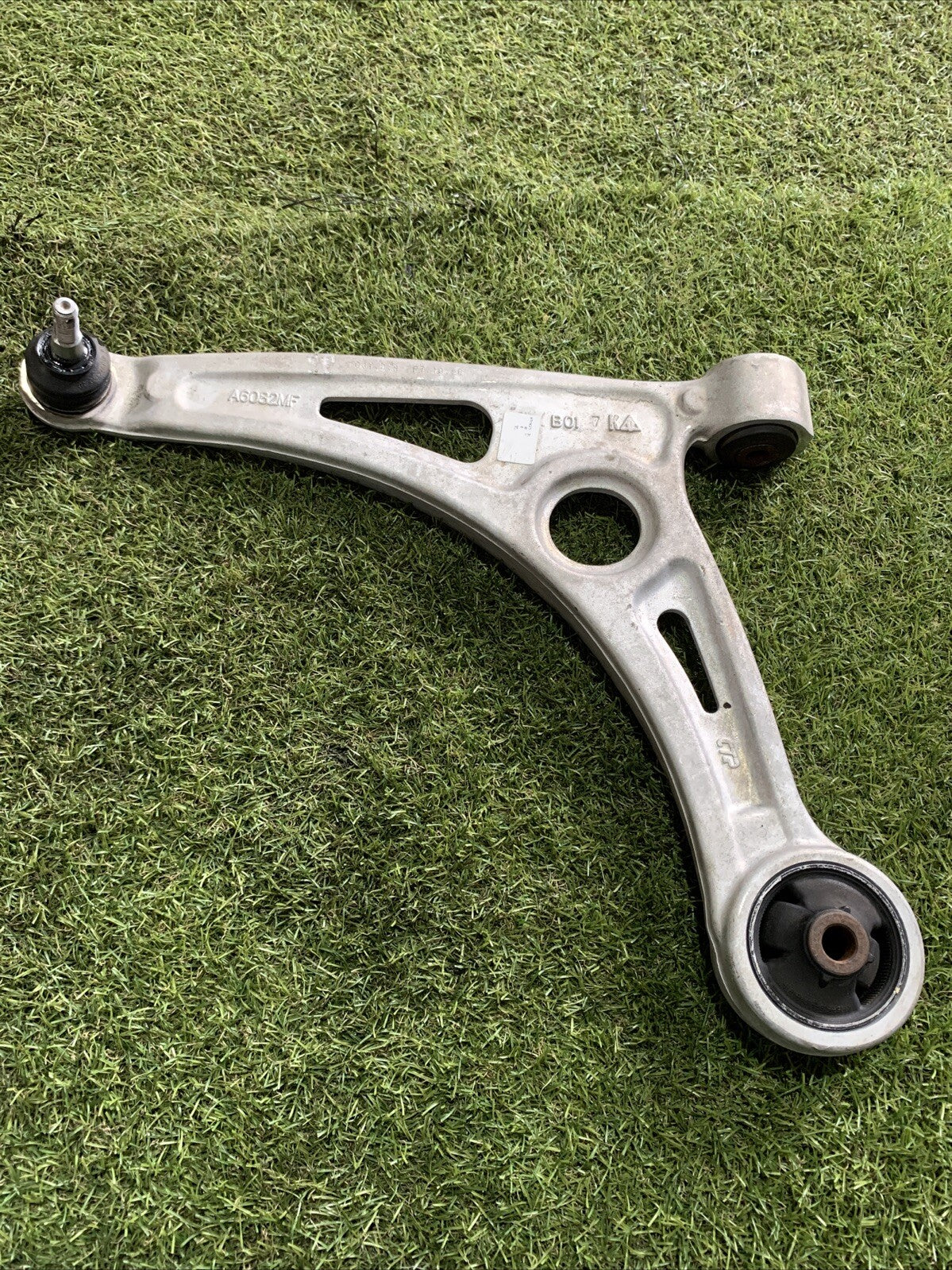 BRACCIO SOSPENSIONE ANTERIORE DESTRA HYUNDAI KONA ELETTRICA EM16 17-22 A6082MF