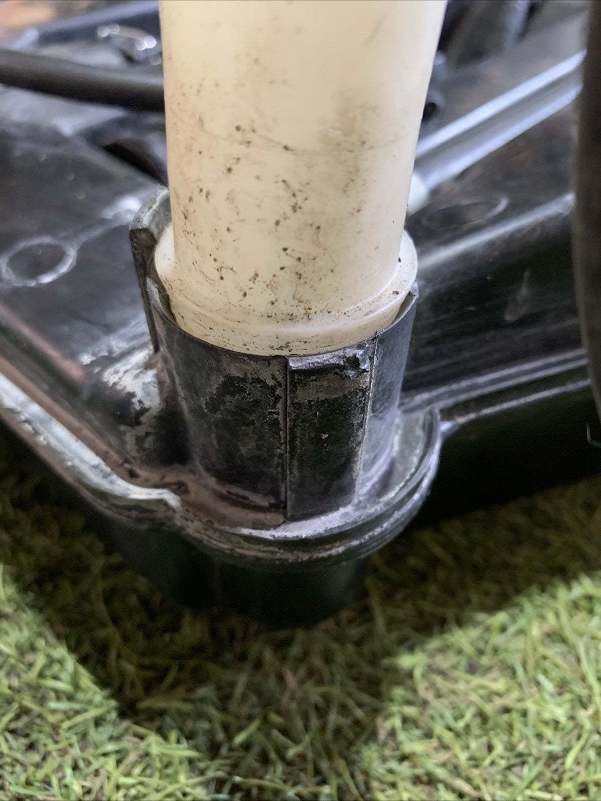 Vaschetta Acqua Tergicristalli Maserati Levante 670032343