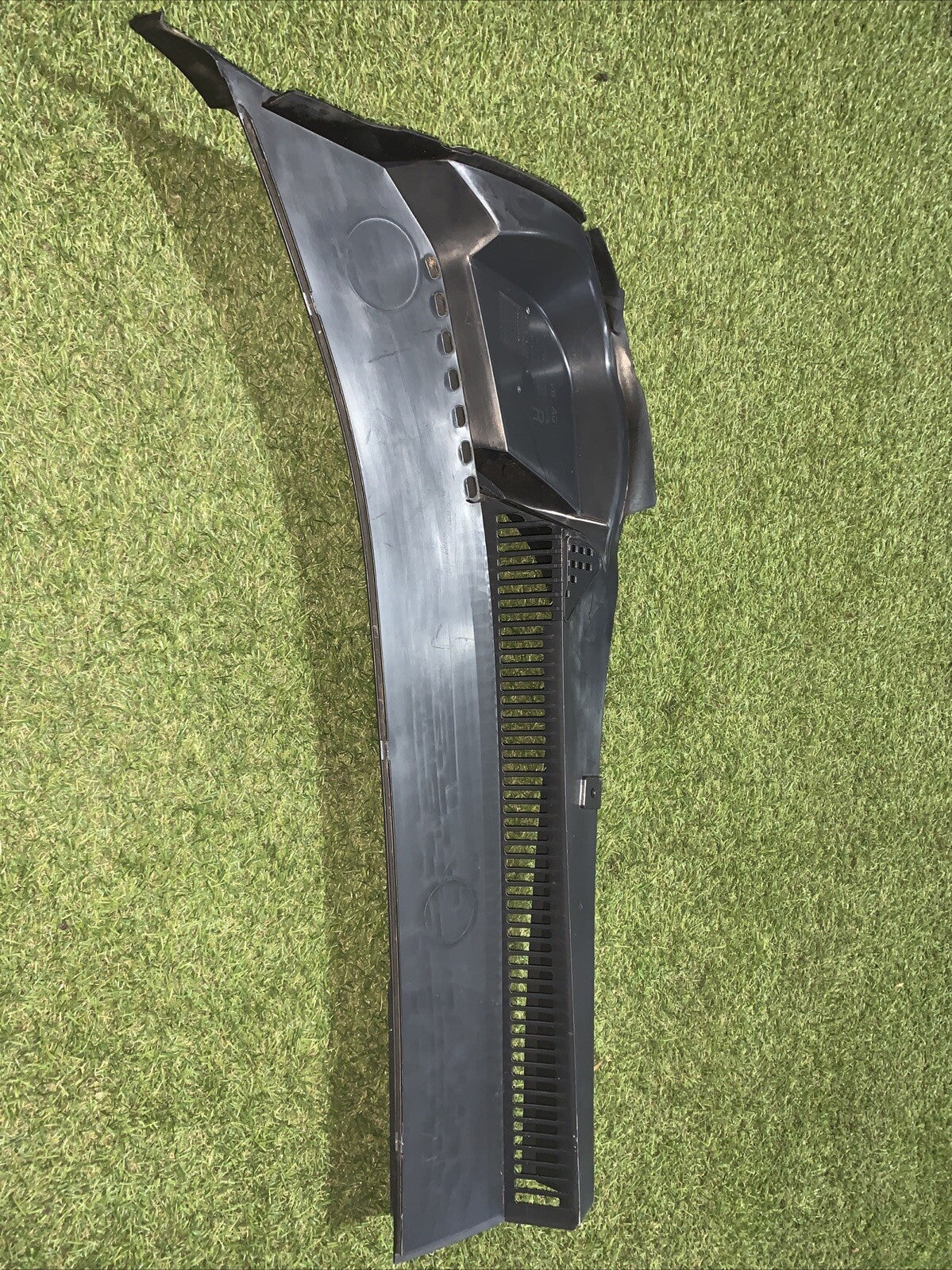 GRIGLIA GOCCIOLATOIO DESTRO VOLKSWAGEN T-CROSS Serie 2GM819404