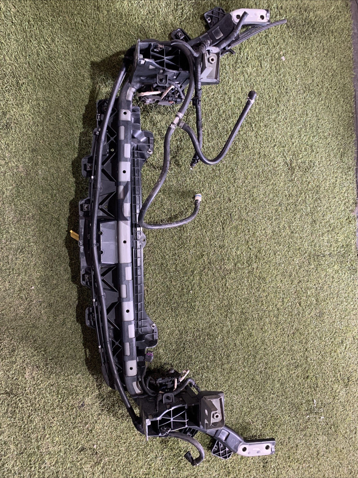 Traversa Batticofano Anteriore Maserati Levante 6700034073