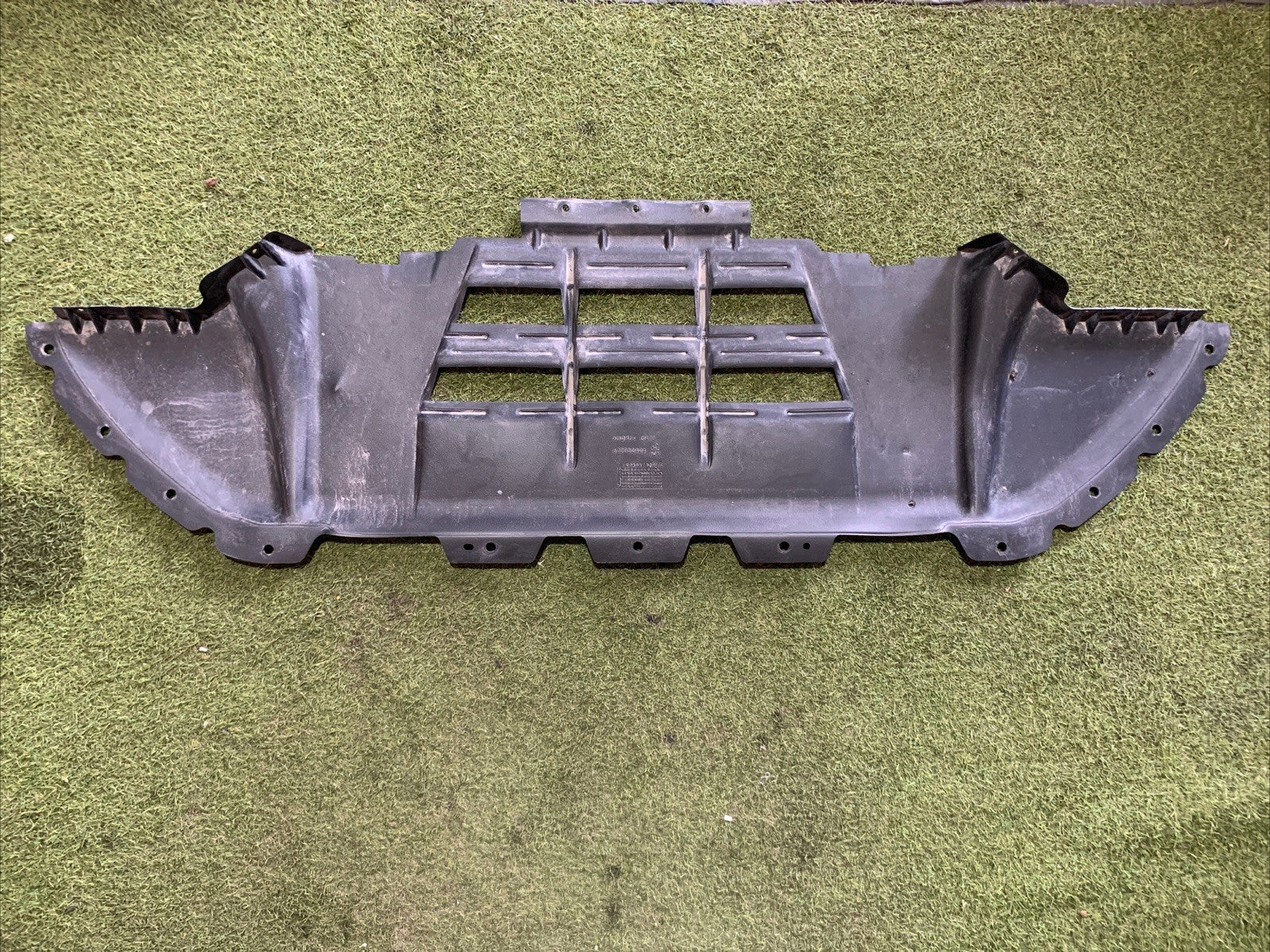 Protezione Sottoparaurti Anteriore Maserati Levante 670032424