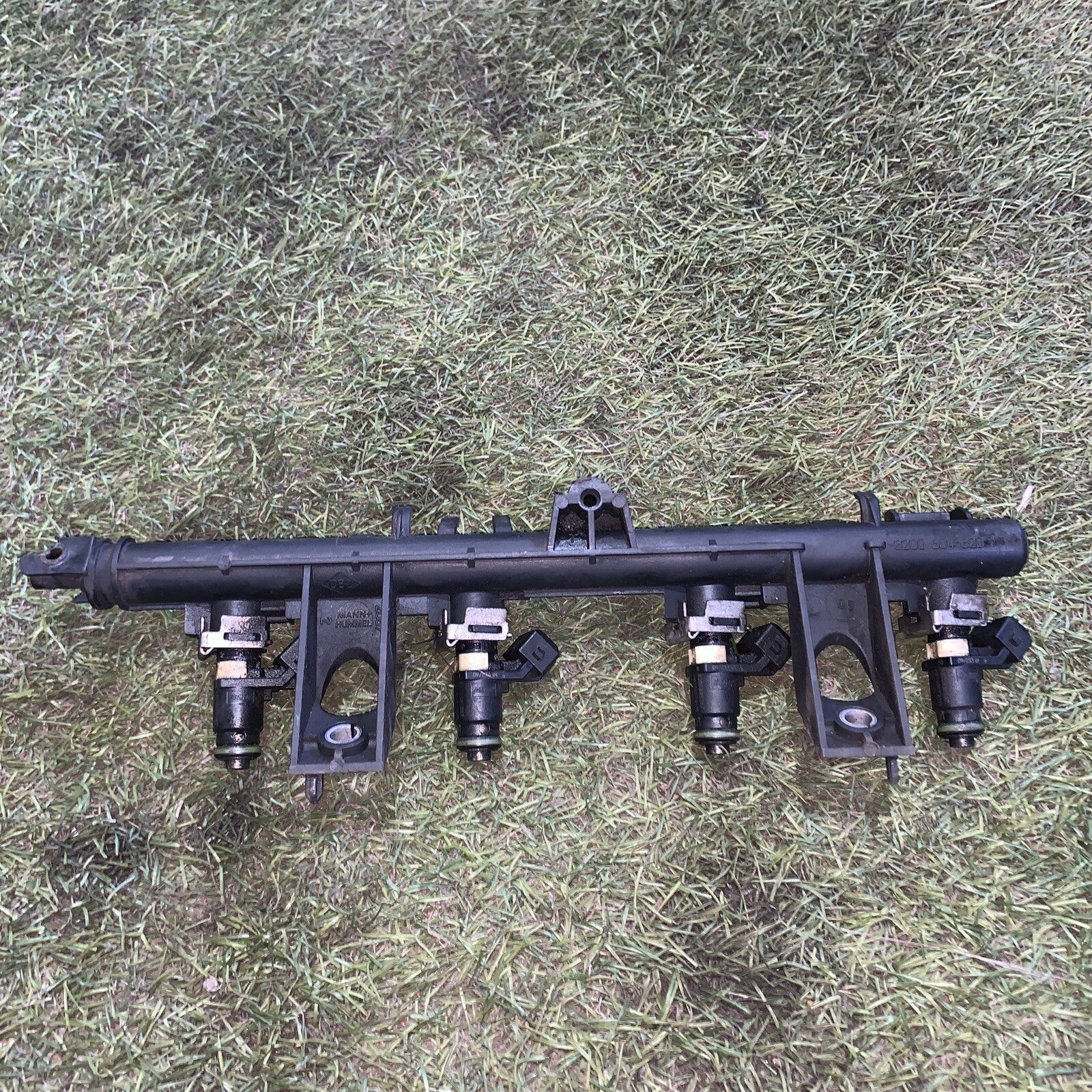 8200604620 TUBO INIEZIONE CON SERIE INIETTORI BENZINA RENAULT CLIO 1.2 3 SERIE