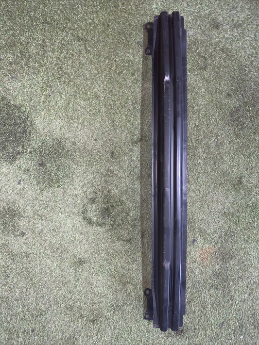 5K0807585A TRAVERSA PARAURTI POSTERIORE VOLKSWAGEN GOLF 6 2.0 3 PORTE