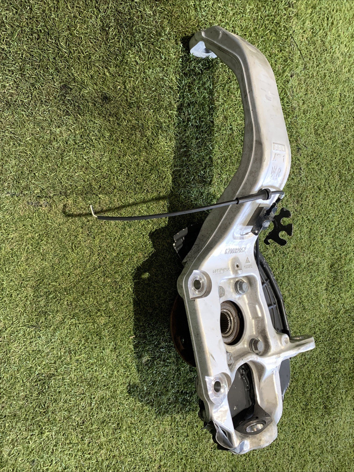 Mozzo Montante Fusello Anteriore Destro Maserati Levante 670032052