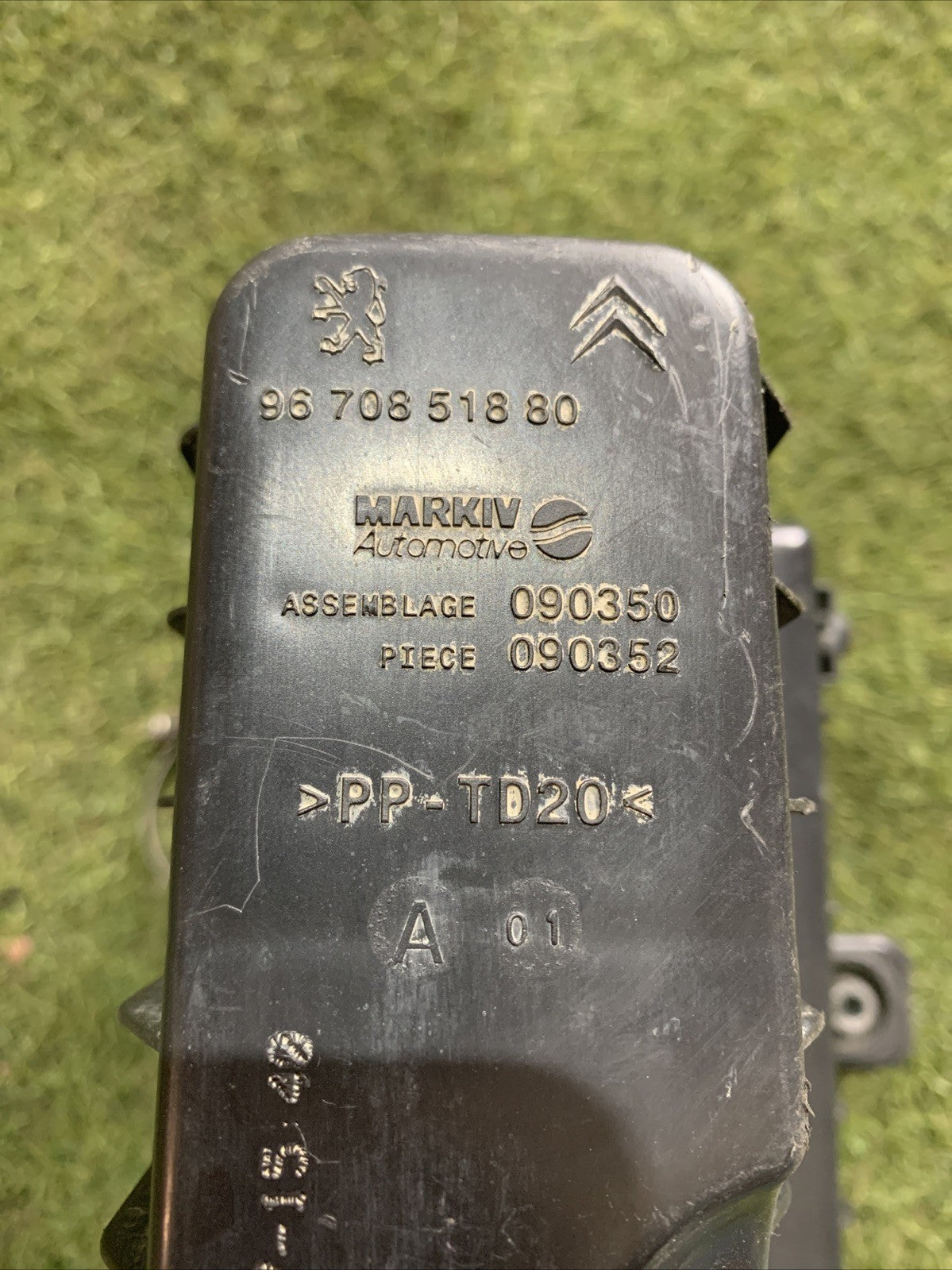 BOX SCATOLA FILTRO ARIA PER PEUGEOT 208 Serie 9670851880 Benzina 1.2 (12>19)