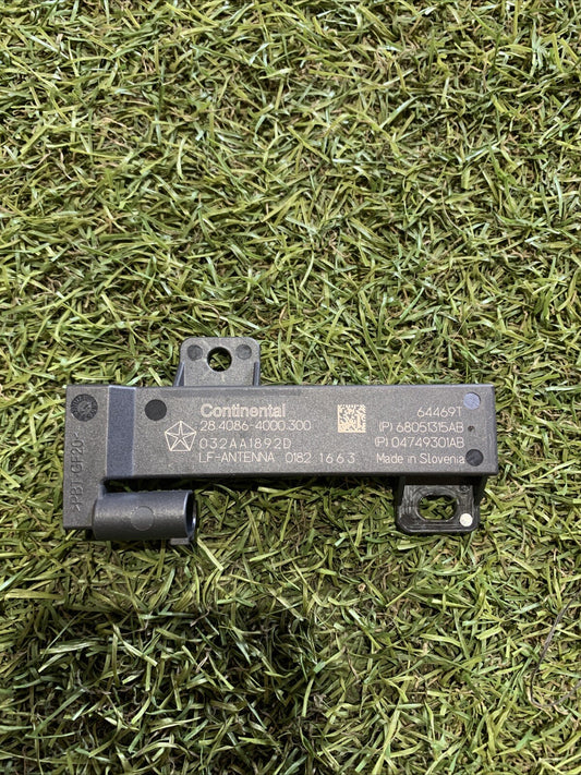 Centralina Ricevitore Antenna Alfaromeo Stelvio 2022 68051315AB (2)