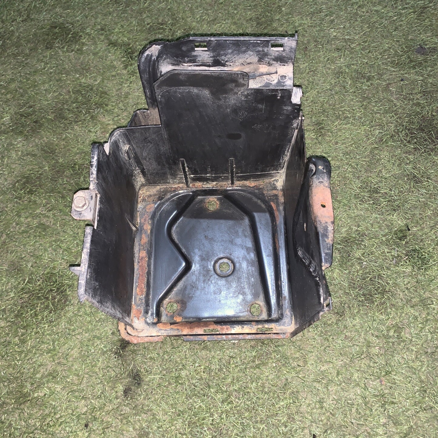 ALLOGGIO SUPPORTO BATTERIA COMPATIBILE CON  FIAT PUNTO 188 1.2 BZ  46546860