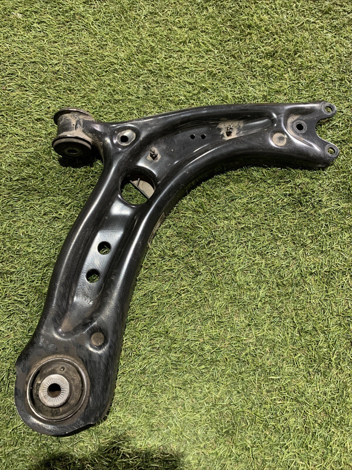 Braccio Oscillante Inferiore Anteriore Destra Volkswagen Golf 8 2.0 Benzina