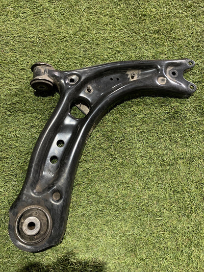 Braccio Oscillante Inferiore Anteriore Destra Volkswagen Golf 8 2.0 Benzina